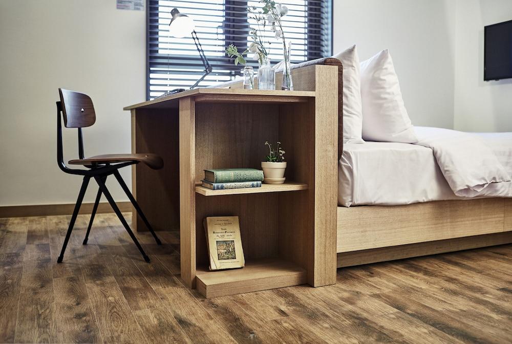 Jongro Makers X Pretty Hotel