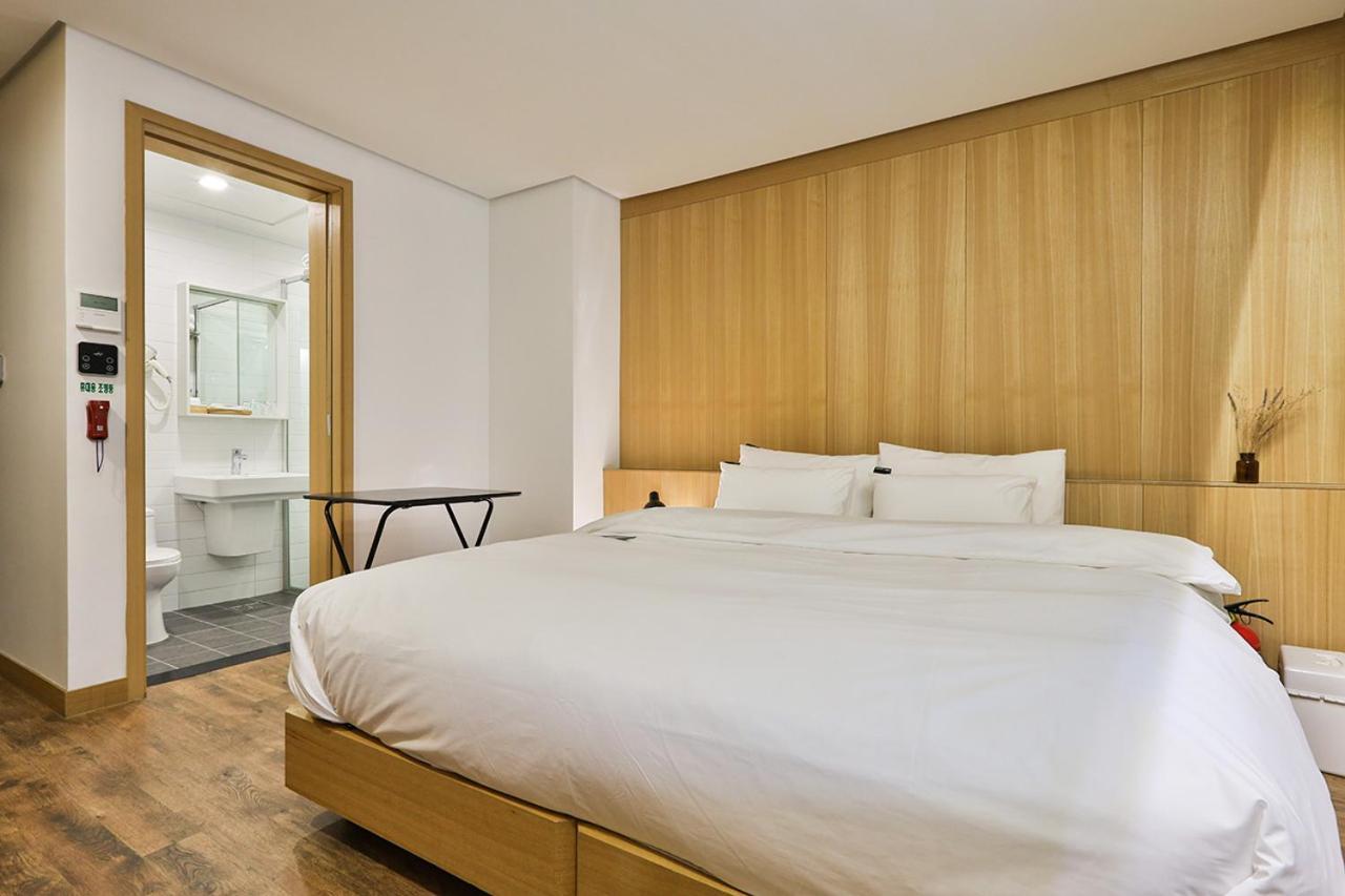 Hotel Jongro Makers X Pretty