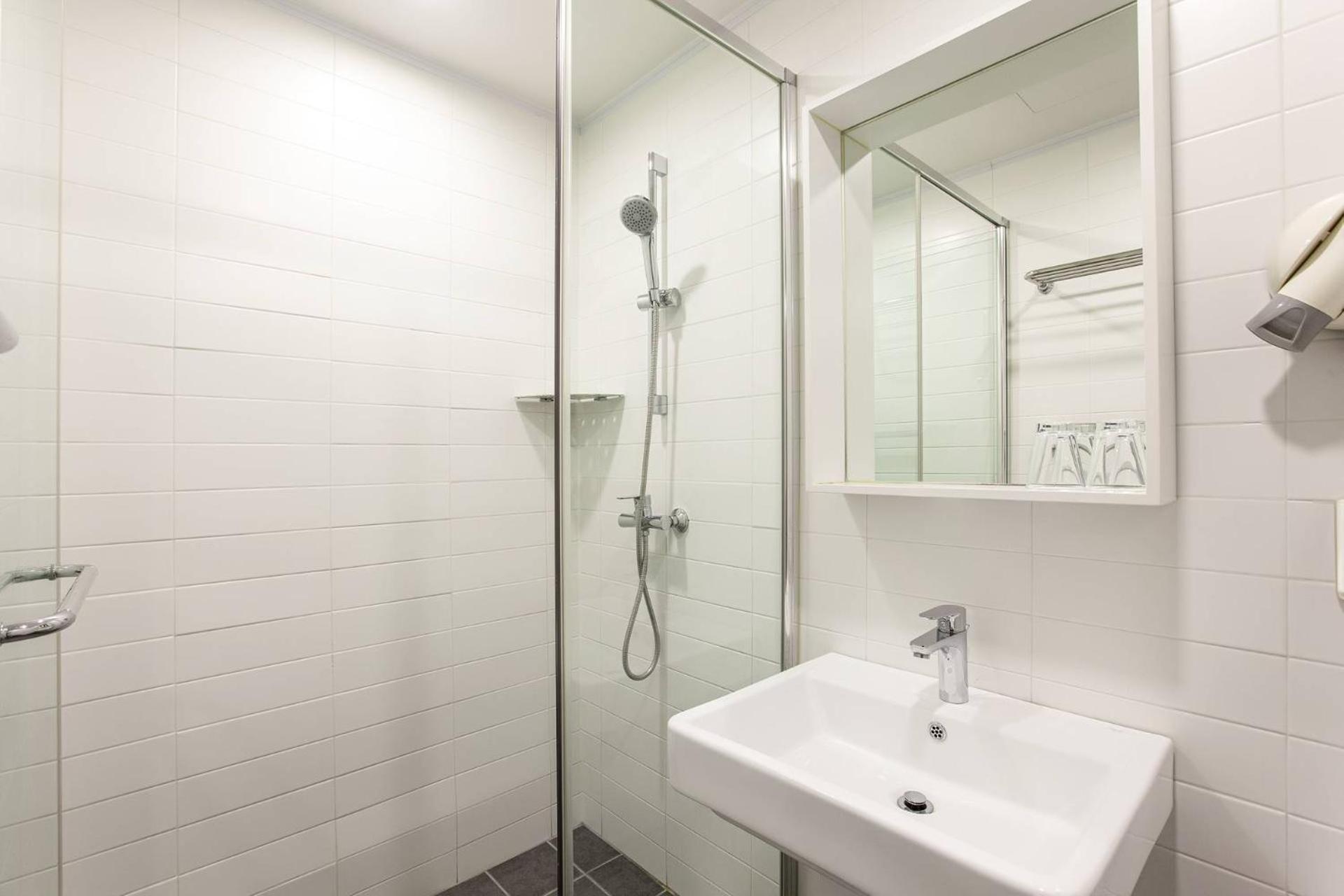 Hotel Jongro Makers X Pretty 2*
