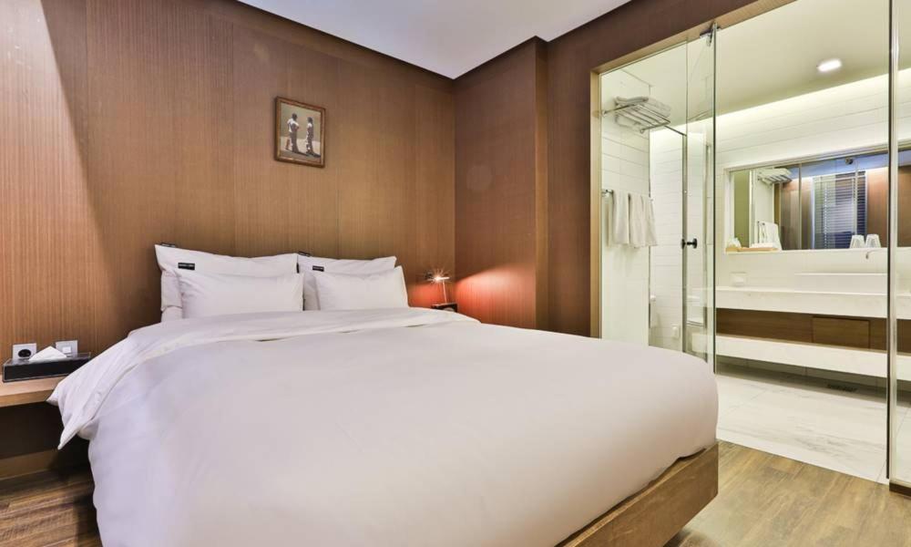 Hotel Jongro Makers X Pretty Seul